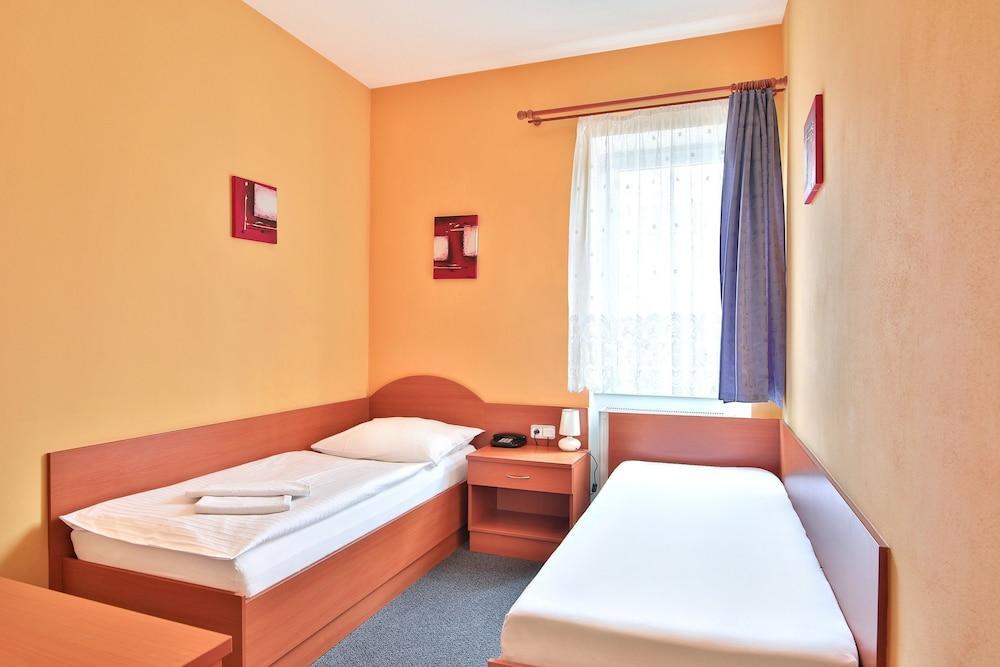 Hotell Attic Prag