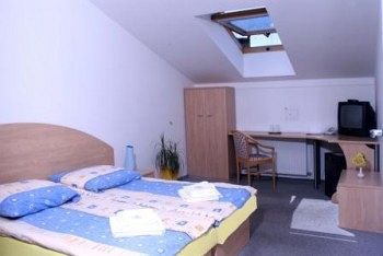 Hotel Inturprag 3*