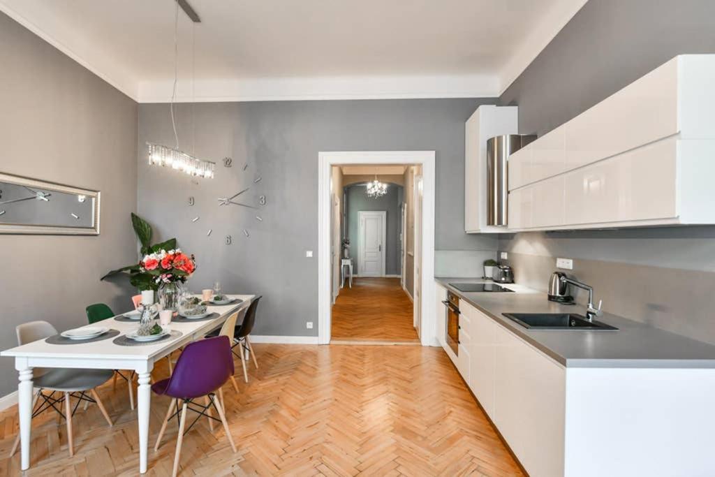 Apartment Cityscape Wenceslas Square Prag