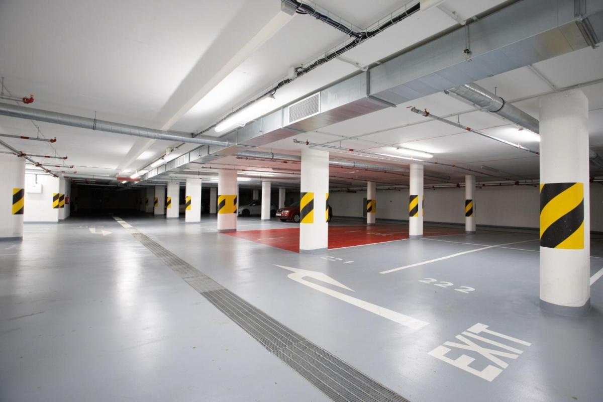 Oscar With Garage Praha