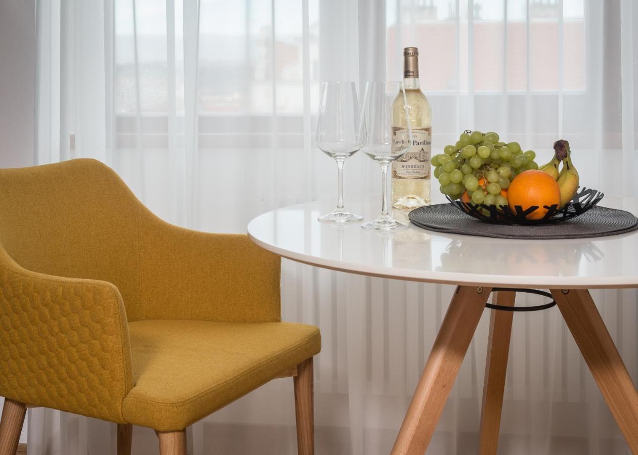 Fully Renovated Stylish Duplex In A Convenient Location Lägenhet