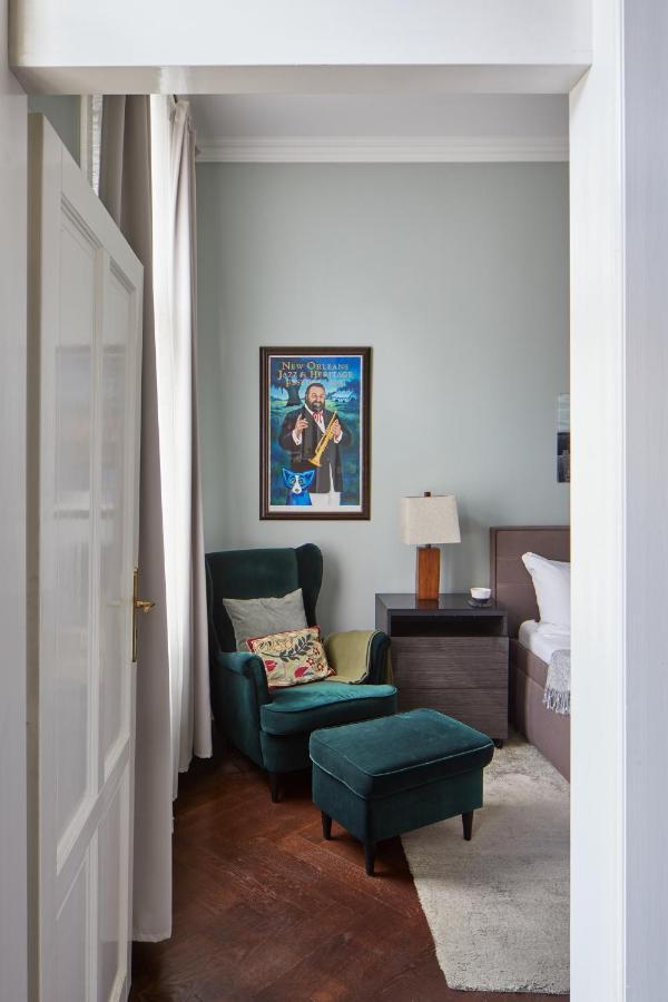 Homey In Lesser Town By Days Apartment *