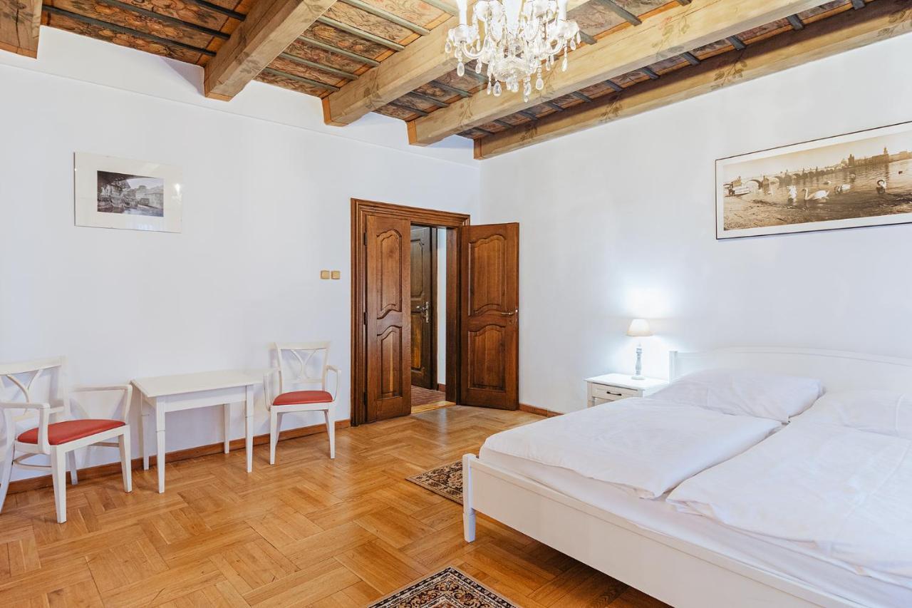 U Cerneho Medveda- At The Black Bear Apartment *