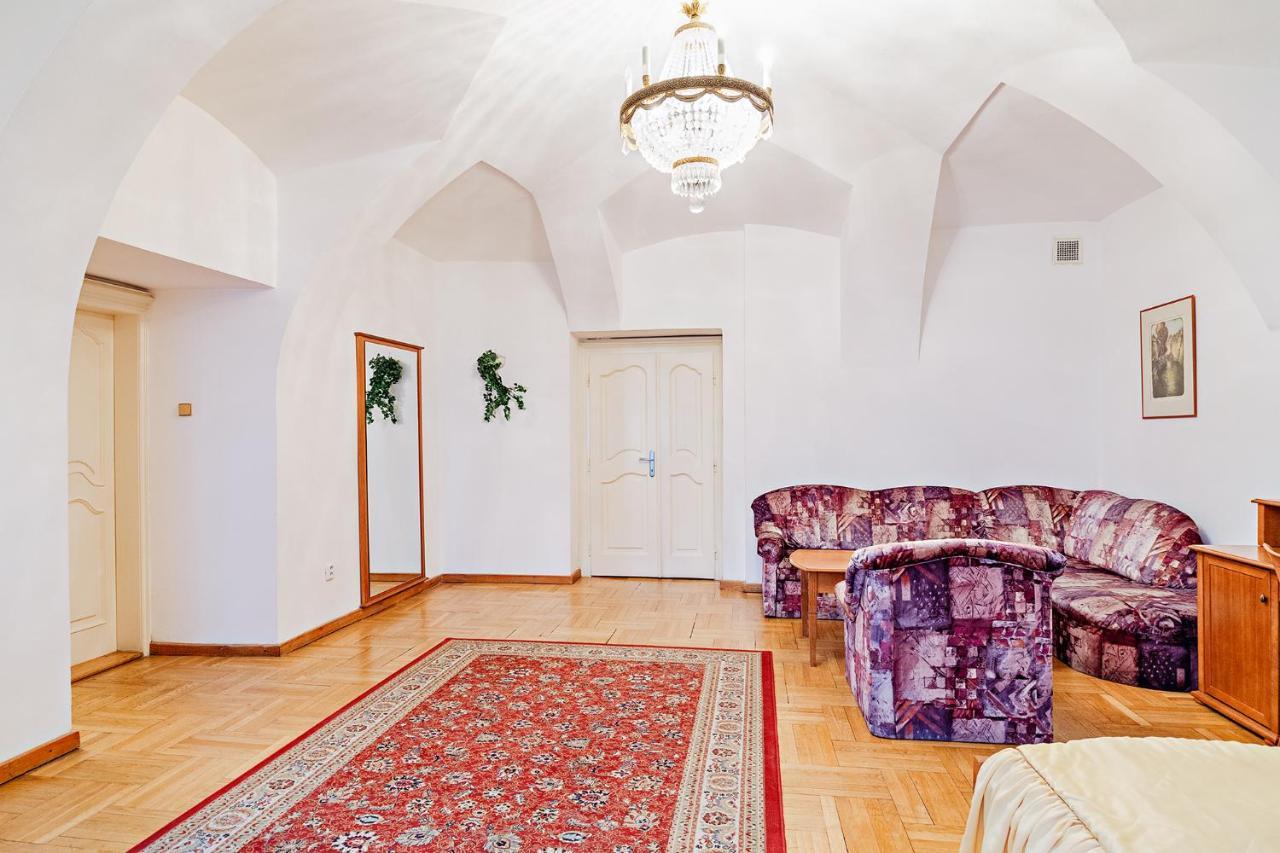 U Cerneho Medveda- At The Black Bear Apartment