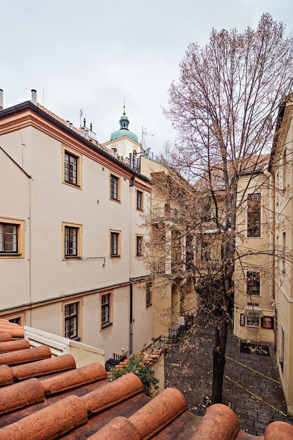 U Cerneho Medveda- At The Black Bear Apartment Prag