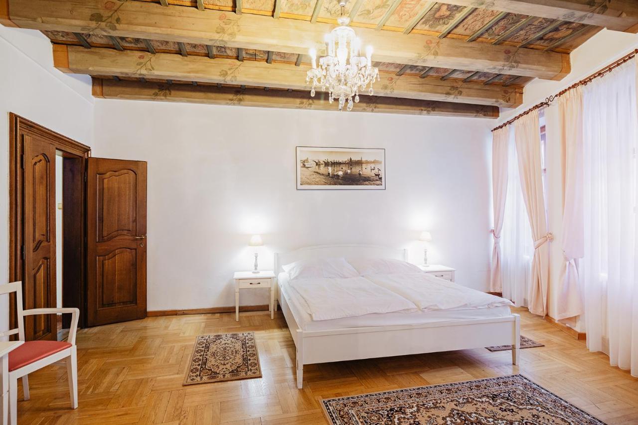U Cerneho Medveda- At The Black Bear Apartment