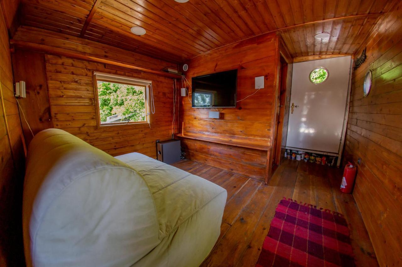 Bay Houseboats Båthotell 3*