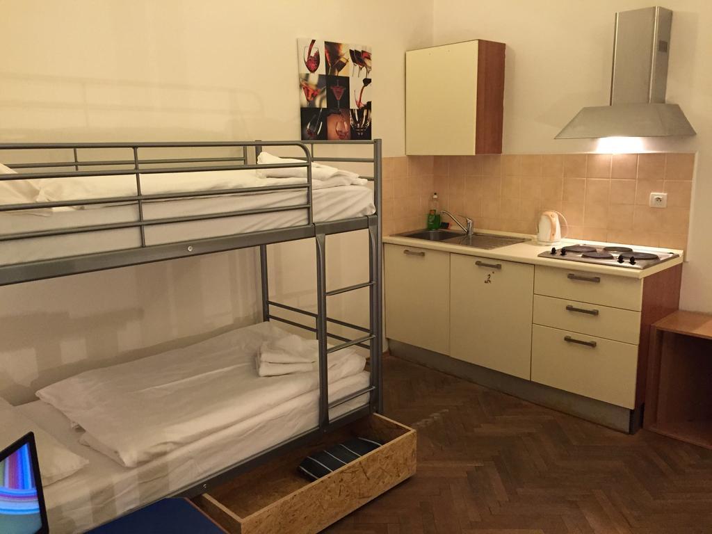 Hostel V Tunich Prague