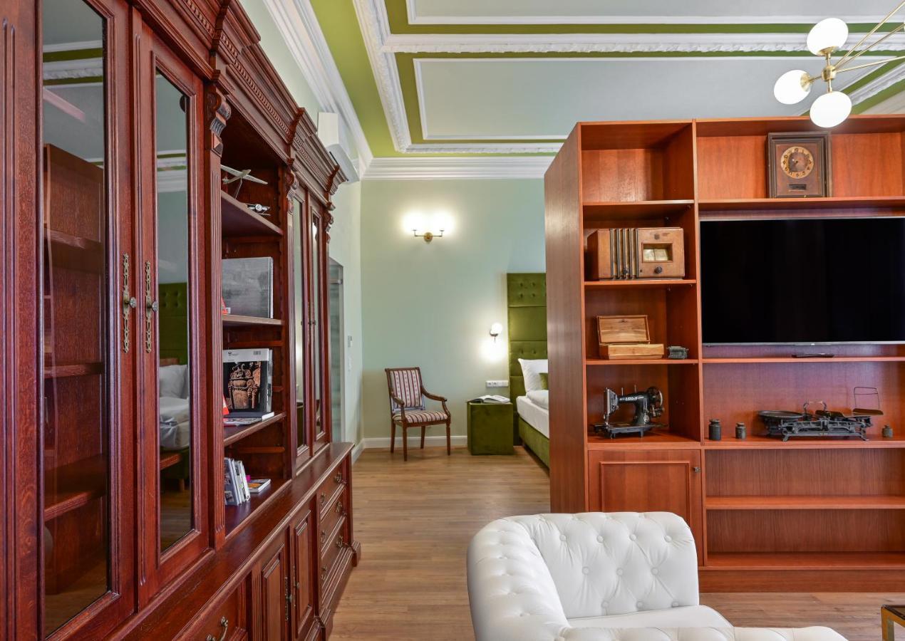 Garden Court Hotell 4*