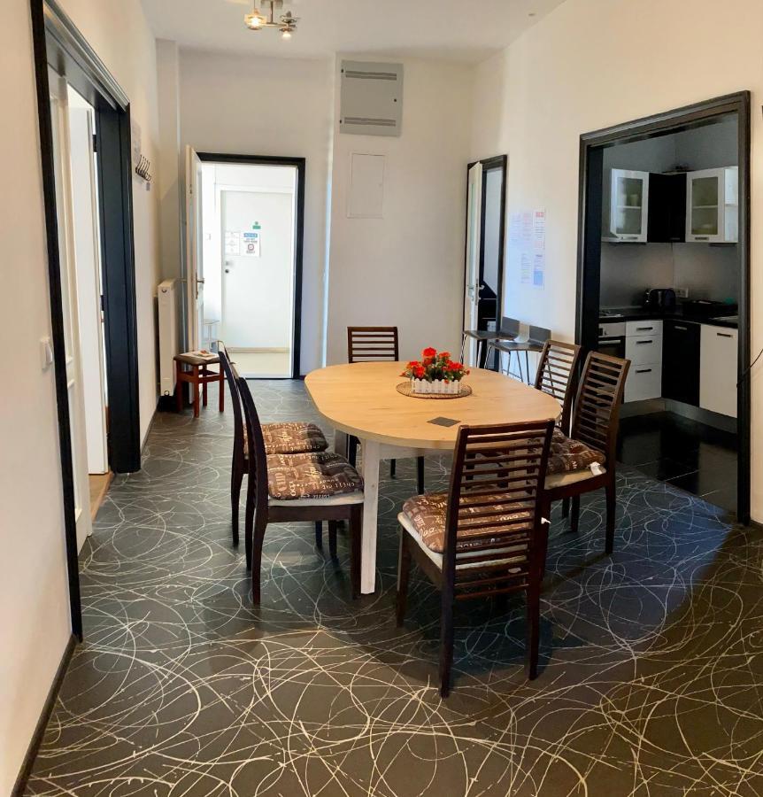 Kaiser Apartment *