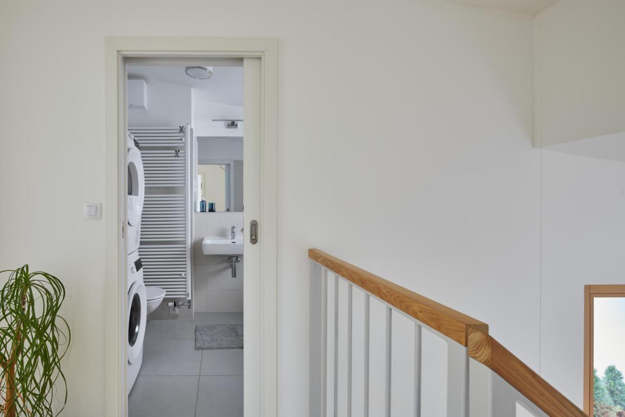 Days - W 2bdr - 3 Balconies - Garage - Next To Park Prag