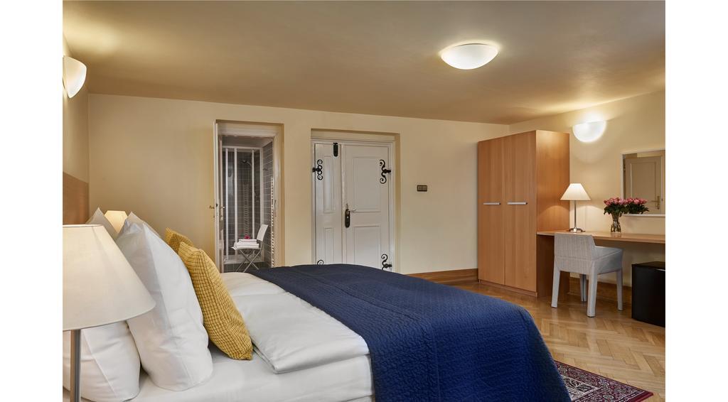 Mostecka 12 Hotel