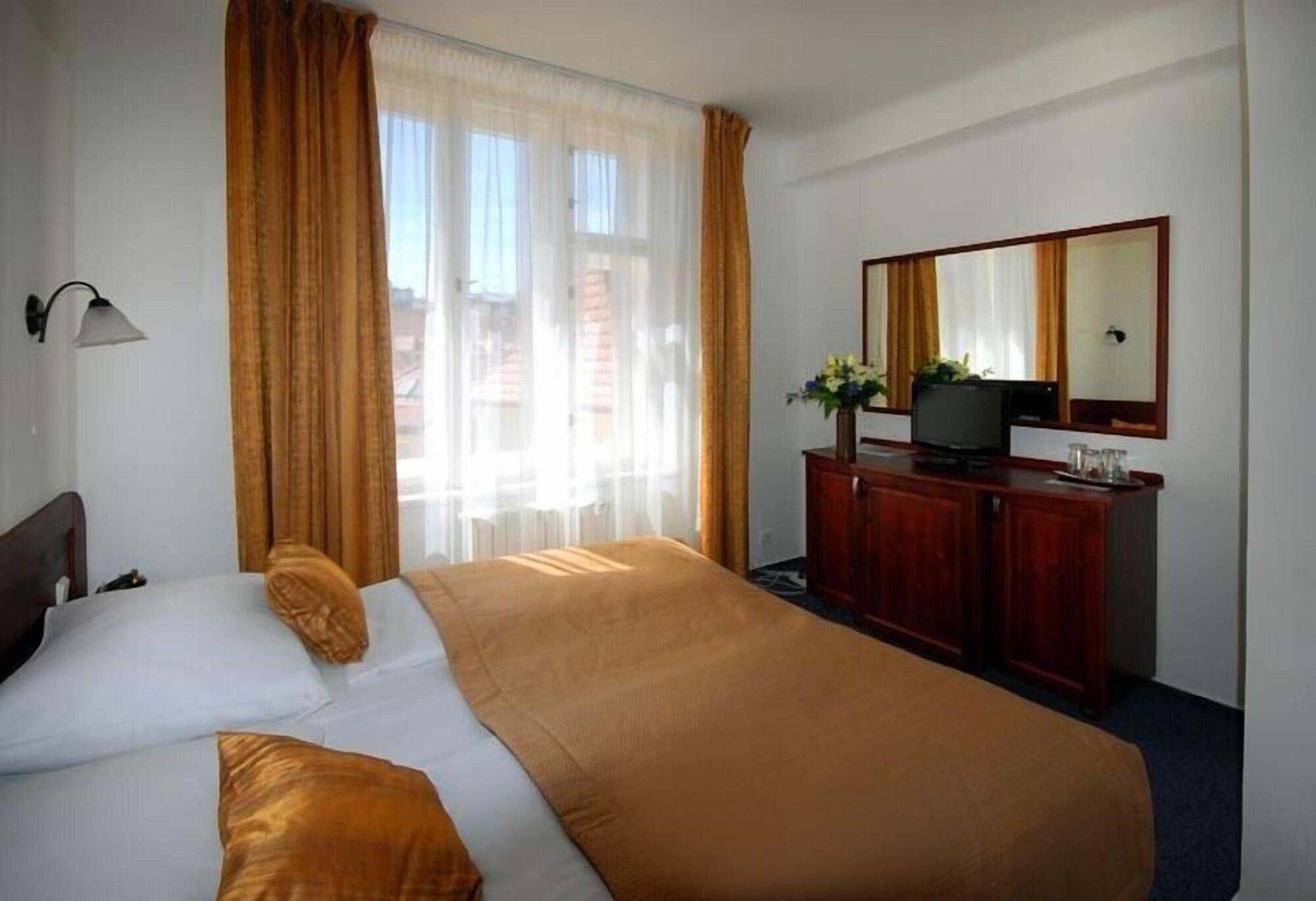 U Stare Pani - At The Old Lady Hotell Prag