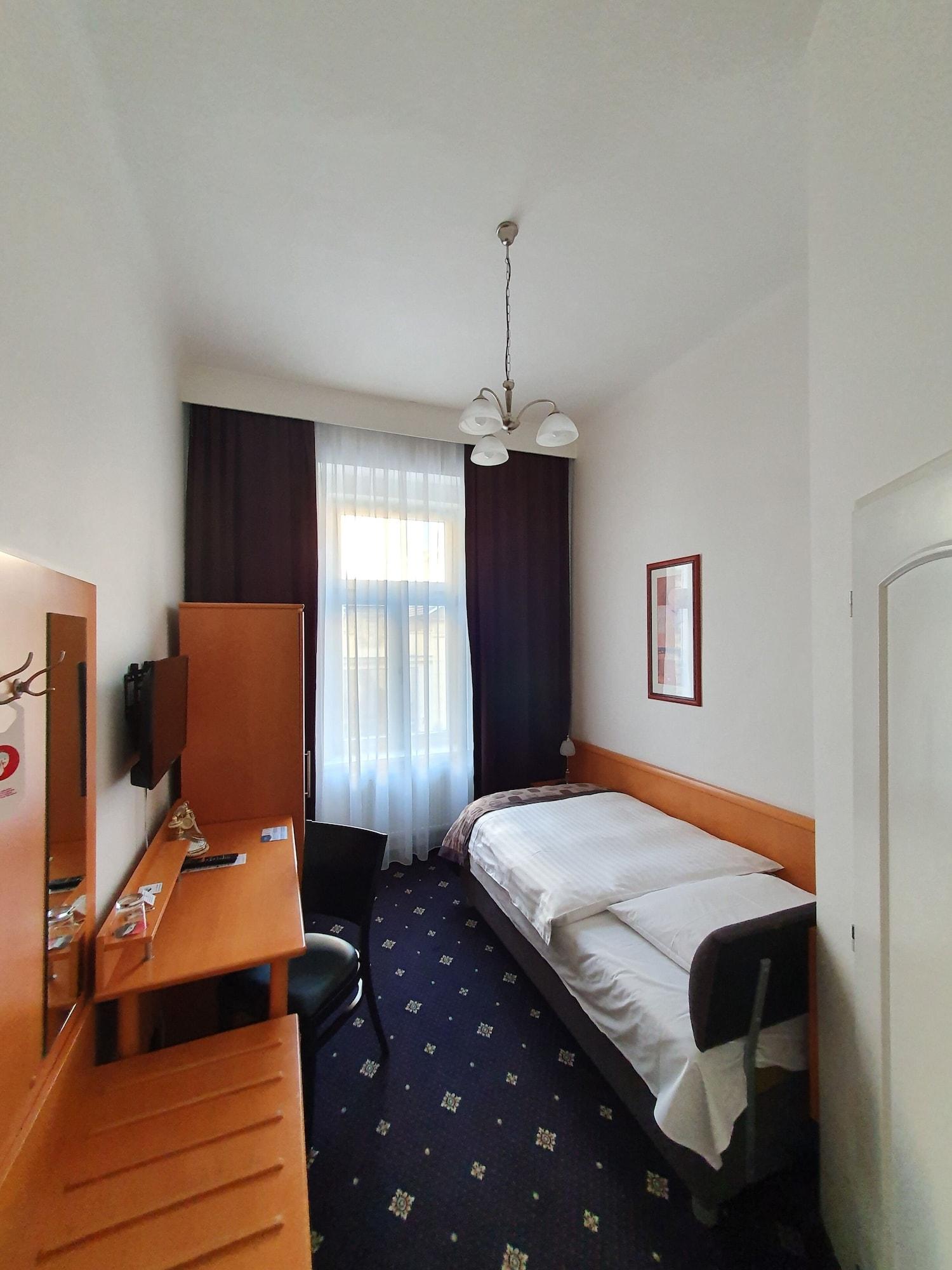 Machova 3*