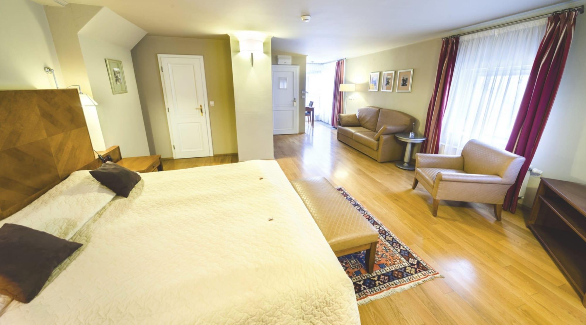 Hotell The Golden Wheel