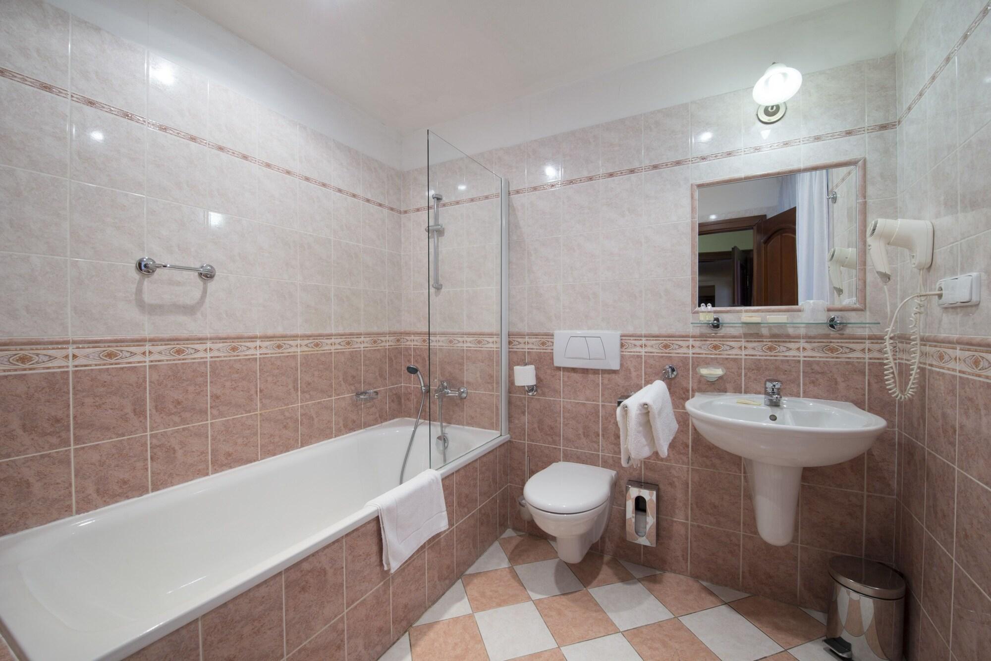Hotell Cerny Slon 4*