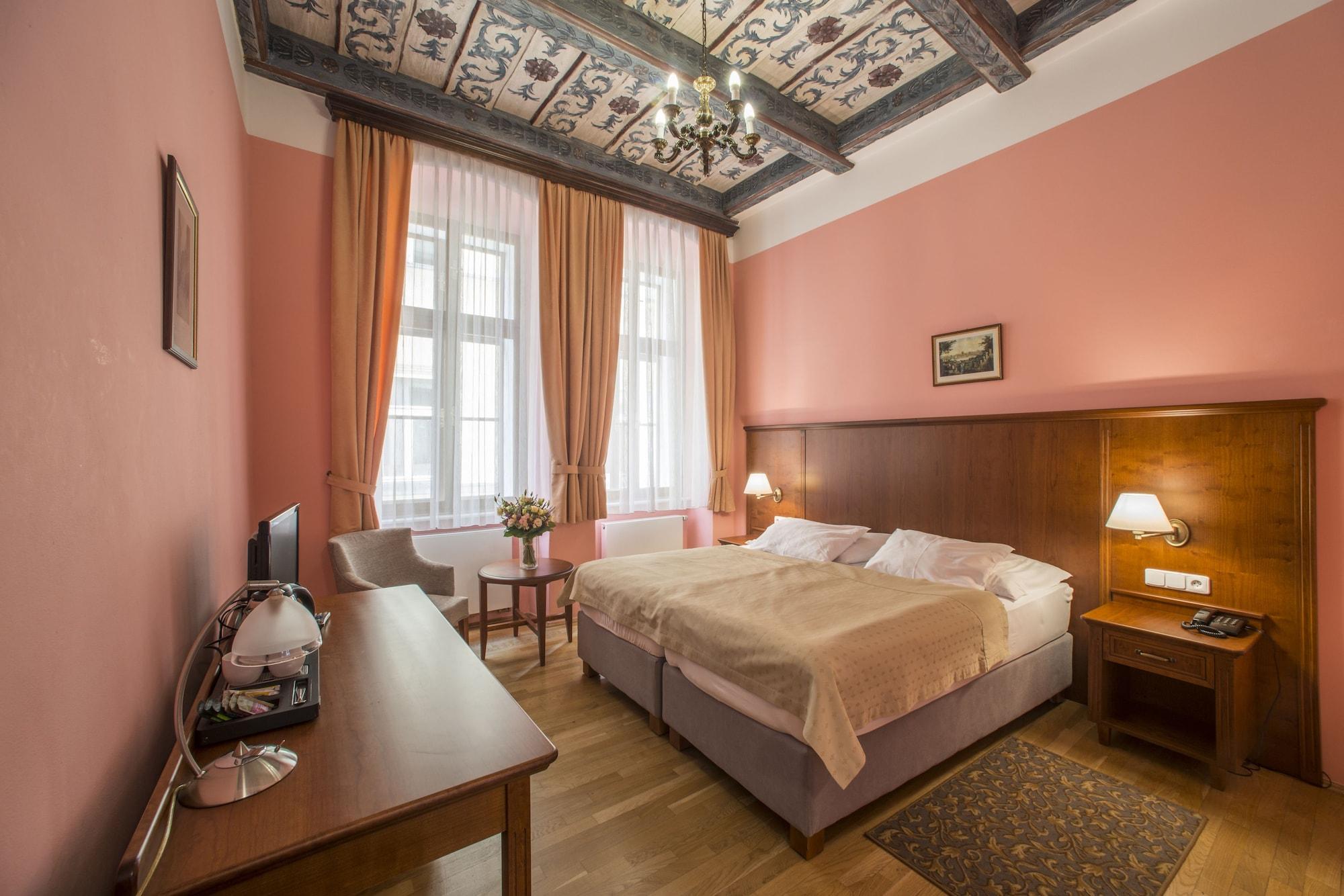 Cerny Slon Hotell 4*
