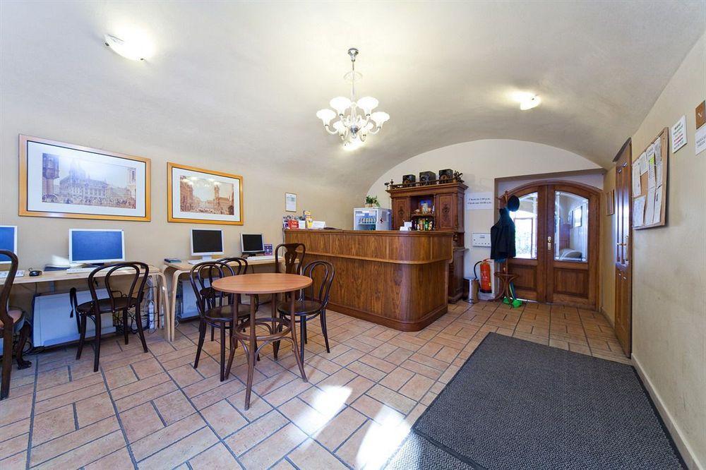 Hostel Little Quarter *