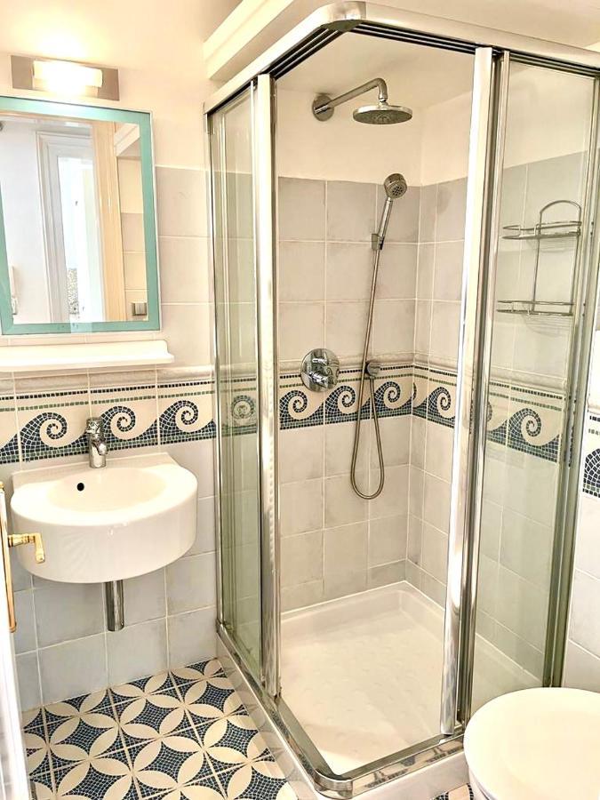 Charles Bridge Apartment Prag