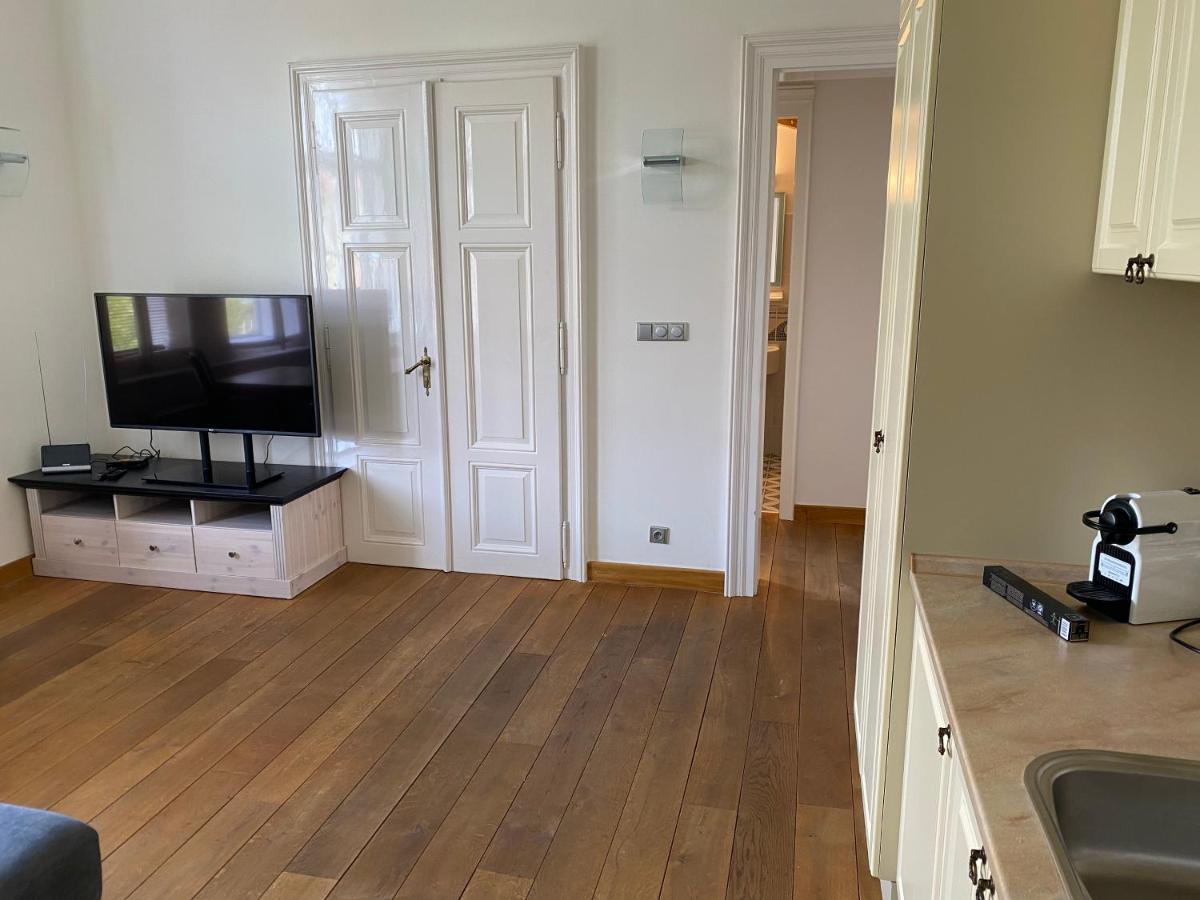 Charles Bridge Apartment Prag