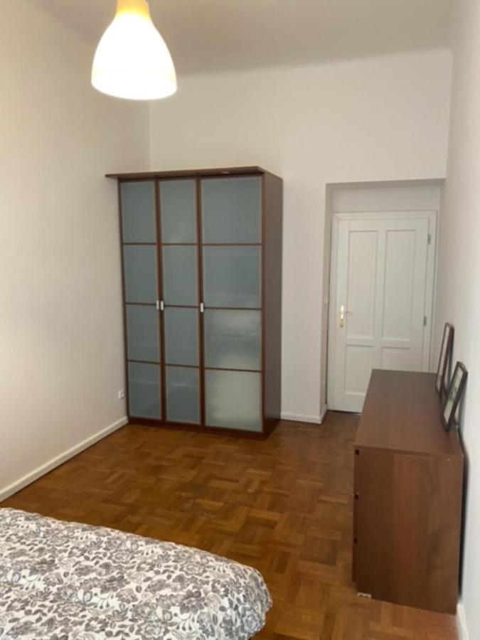 Lägenhet Large 3 Bedroom Family With Balcony Prag