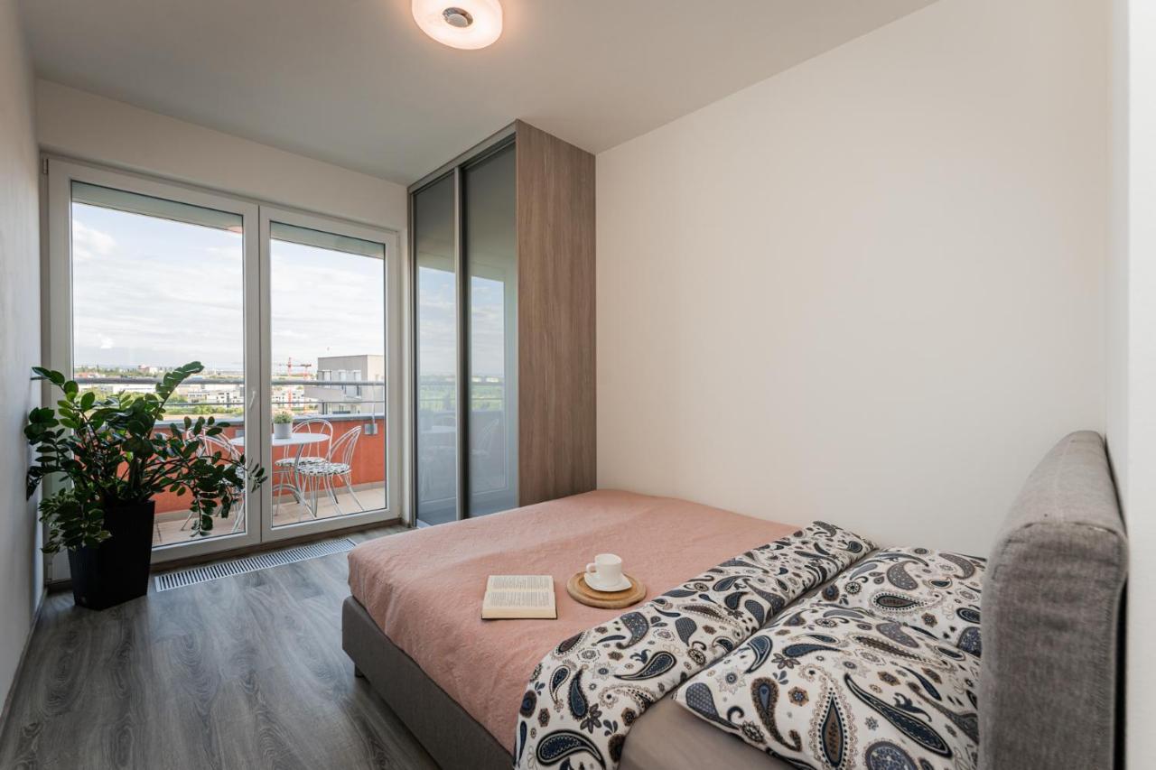 Apartment Penthouse Letnanske Zahrady Prag