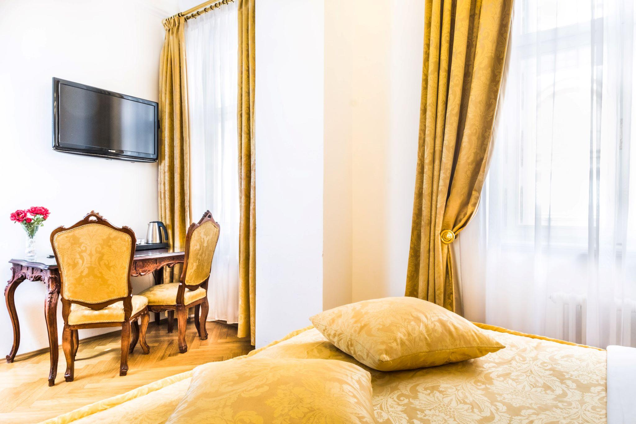 Charles Bridge Palace Hotell 4*