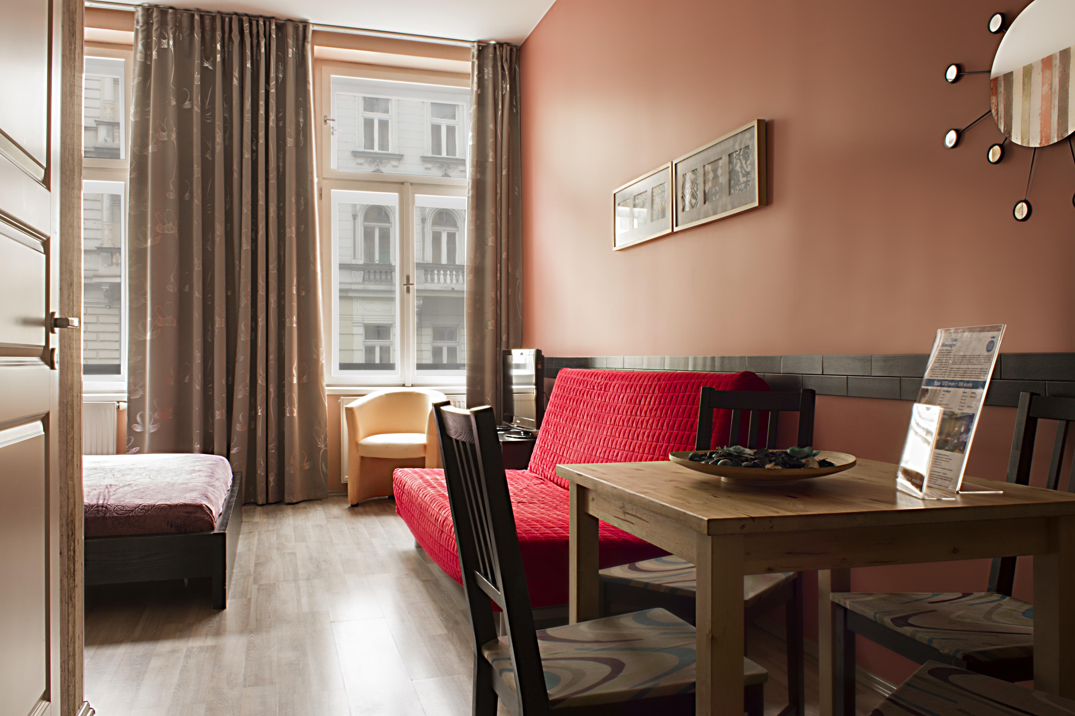 Royal Court Legerova Hotel