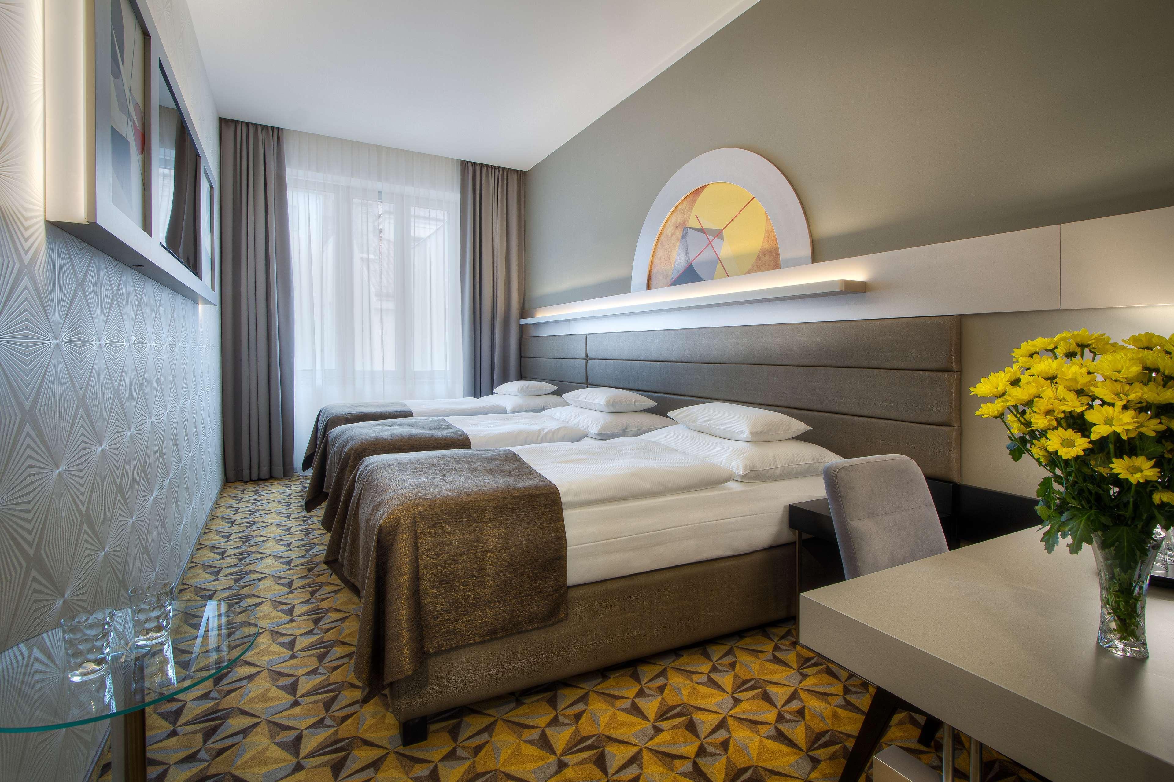 Western Premier Essence Prag