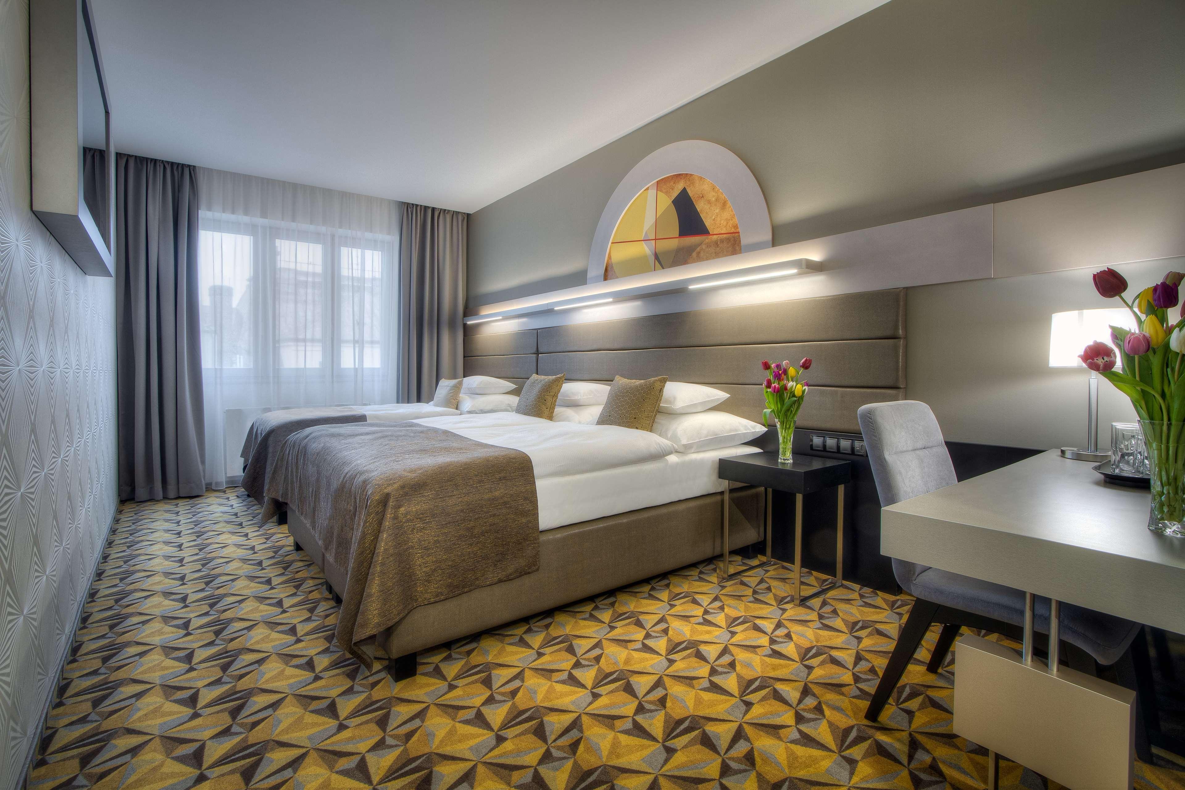 Western Premier Essence Prag