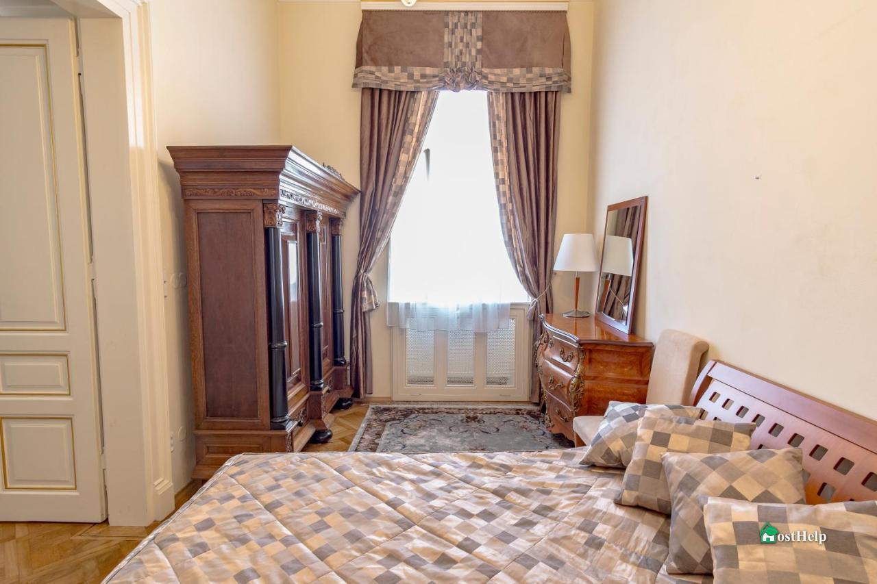 Villa Historic Center With Hot-tub, Terrace And Garden Prag