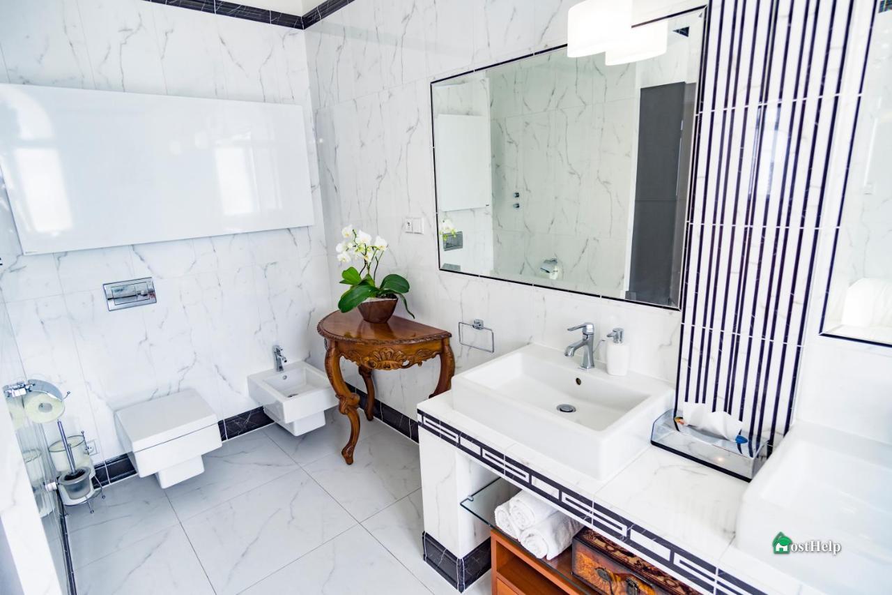Historic Center With Hot-tub, Terrace And Garden Villa Prag
