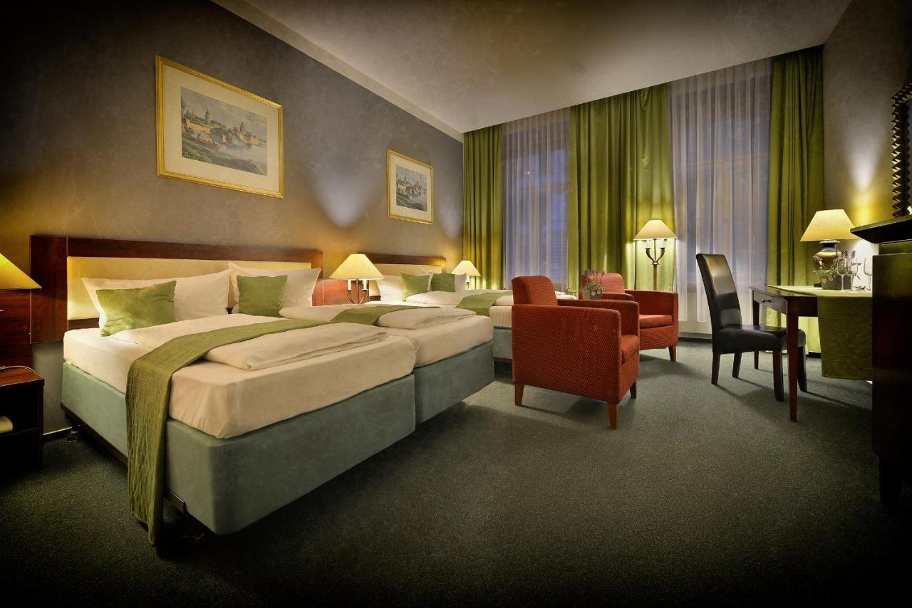 Hotell Season Three Stars Prag