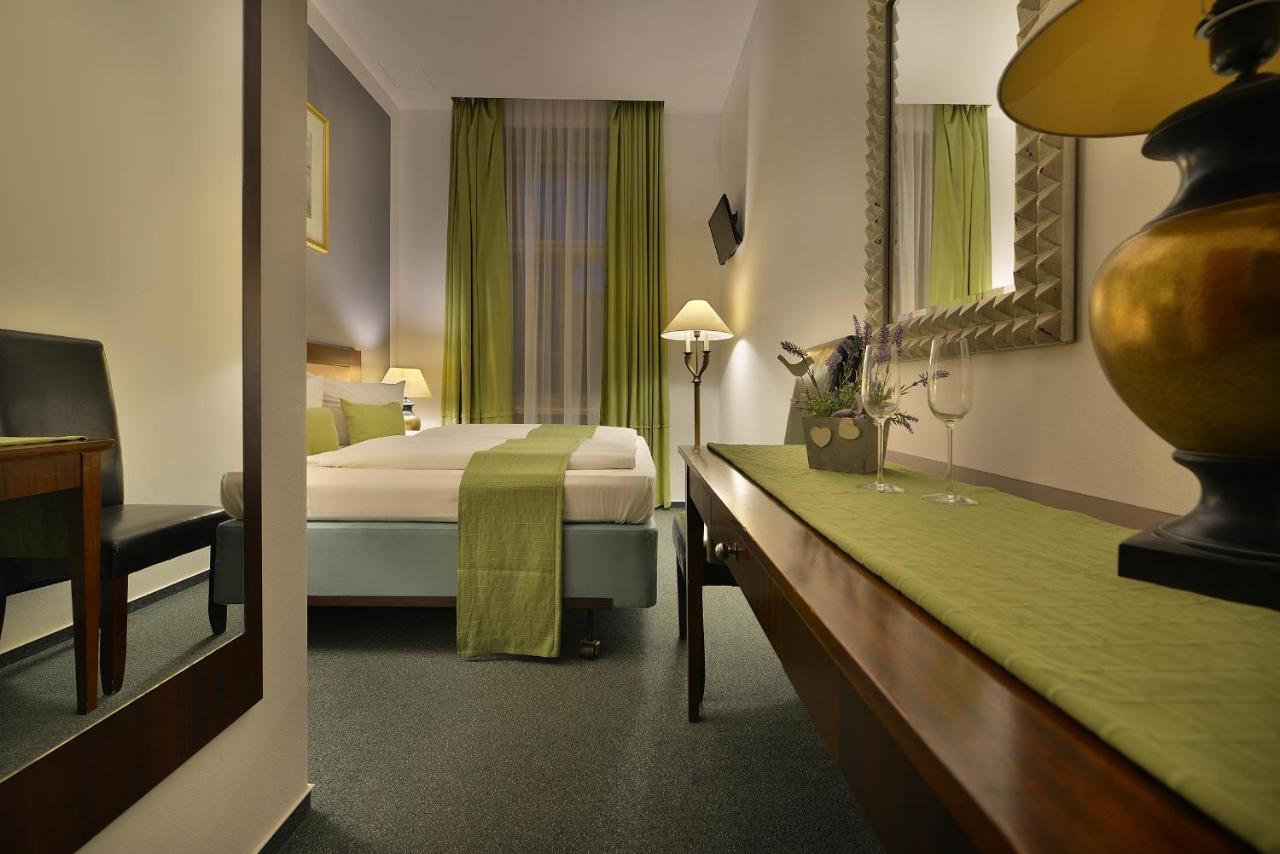 Hotell Season Three Stars Prag