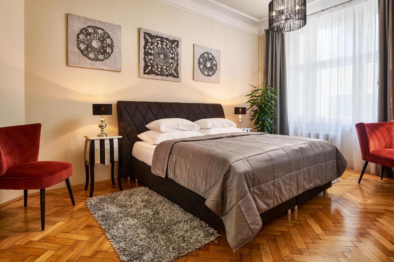 Lägenhet Pragueone Apartment,a/c,terrace