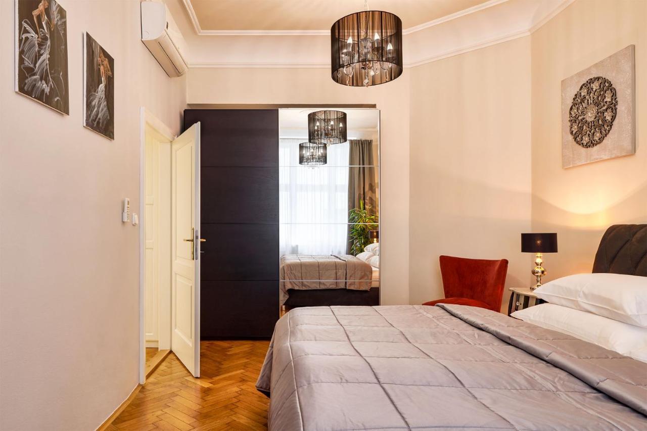 Pragueone Apartment,a/c,terrace *