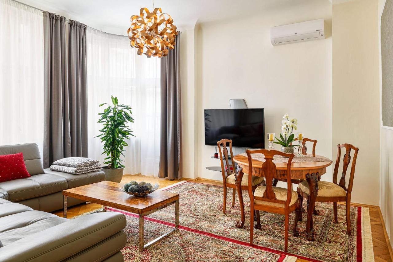 Lägenhet Pragueone Apartment,a/c,terrace *