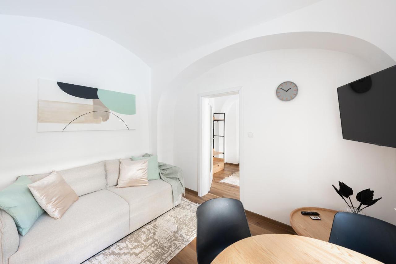 George Apartment