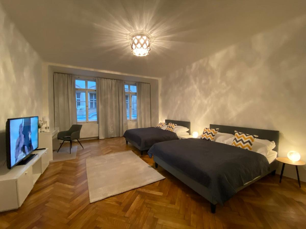 Spacious On Wenceslas Square Apartment *