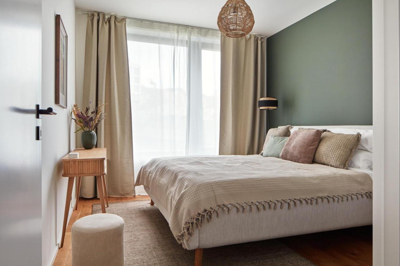 Apartment Days - Designer Apts - Garage - Terrace - Easy Access *