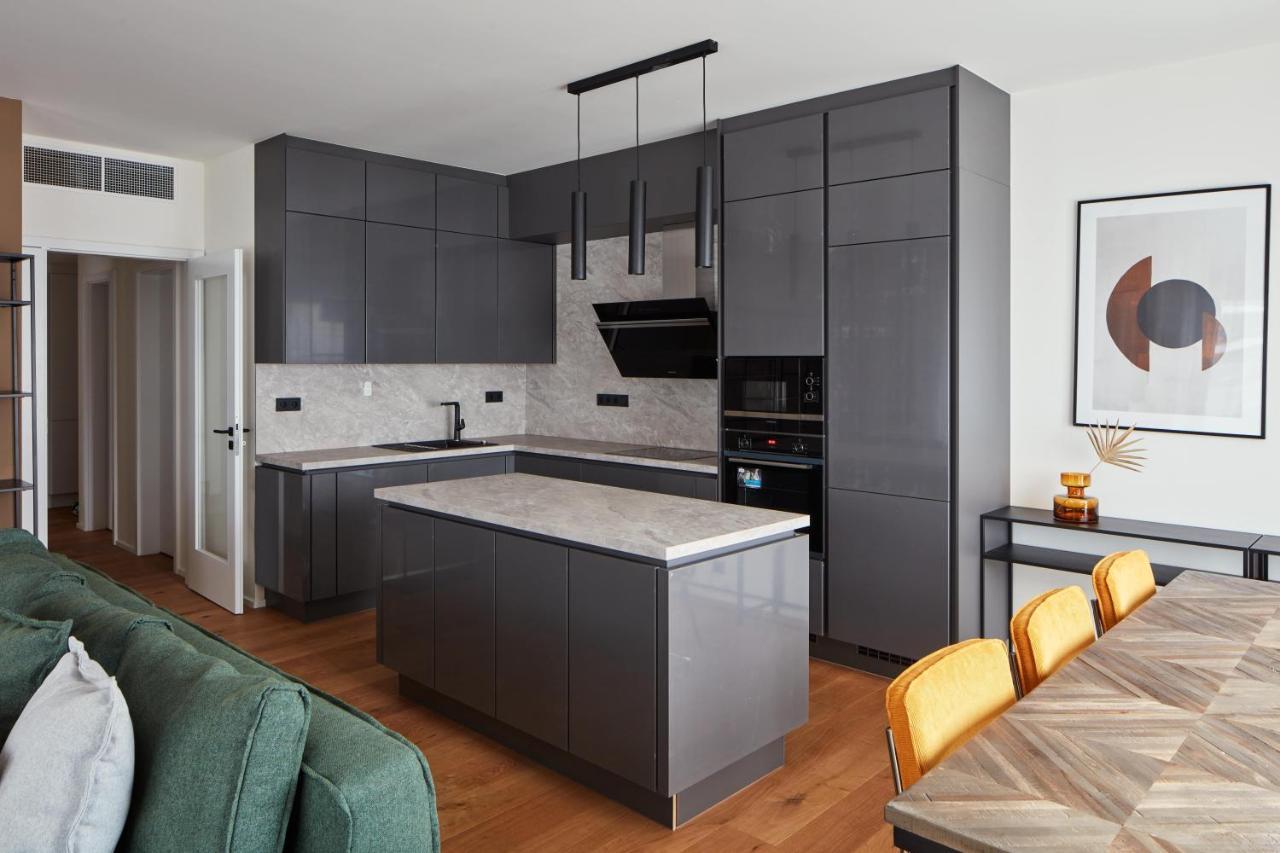 Apartment Days - Designer Apts - Garage - Terrace - Easy Access