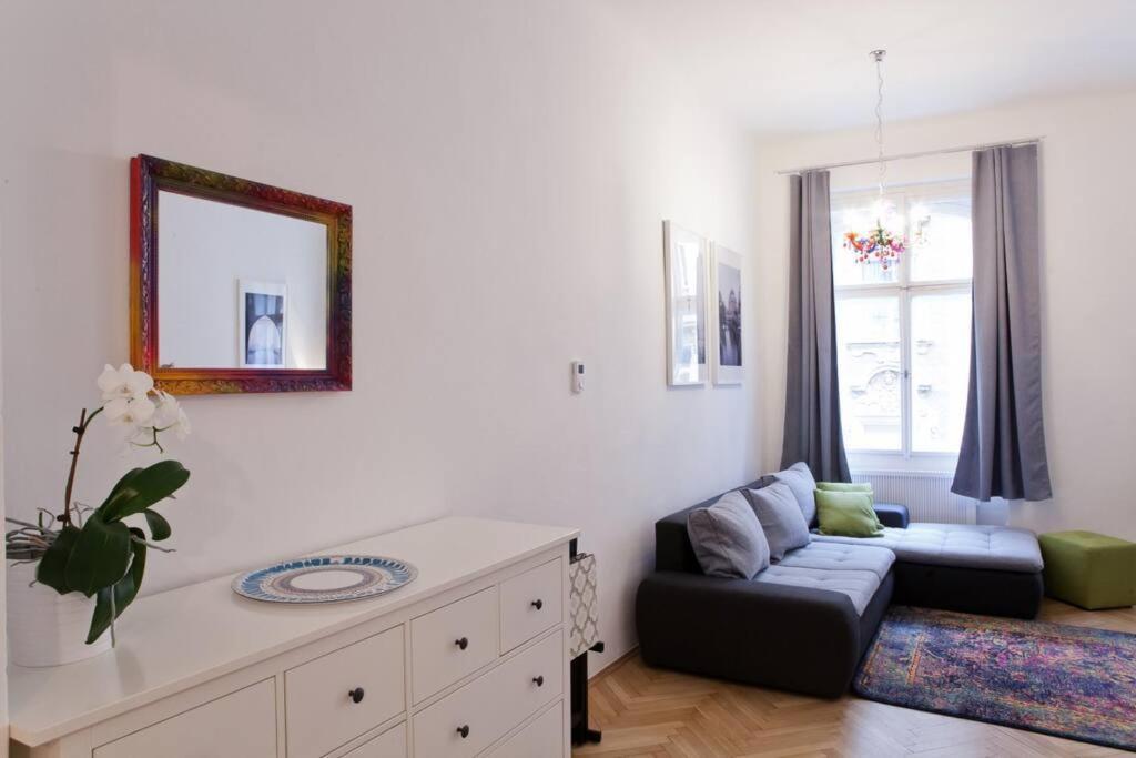 Apartment Center With Fireplace Prague