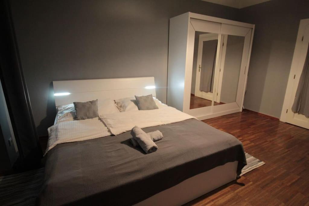 Lägenhet 2 Bedrooms Close Vysehrad - Congress Centrum Prag