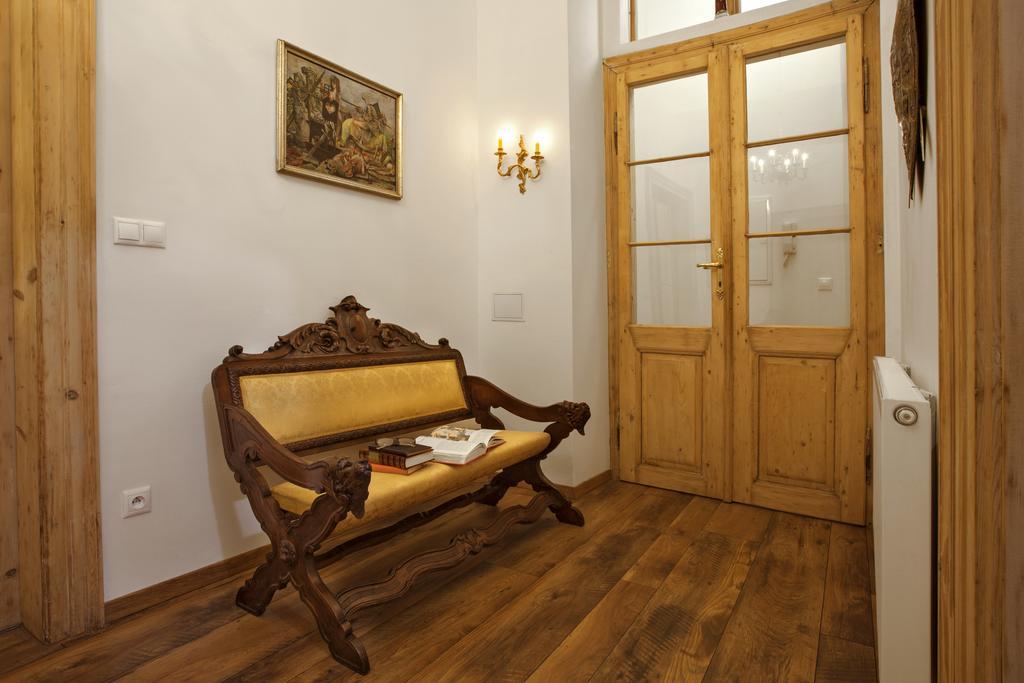Empire Apartment *