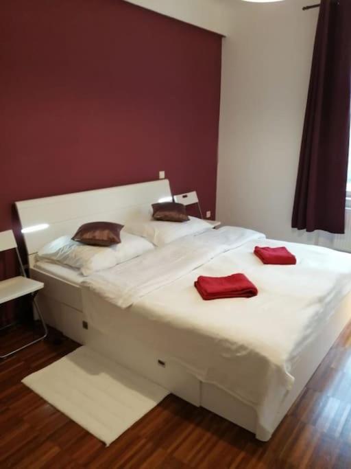 2 Bedrooms Close Vysehrad - Congress Centrum Lägenhet *