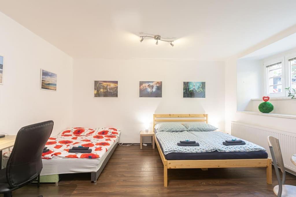 Apartmán Cozy Basement Flat, Skyshowtime, 3 Minutes To Center Praha