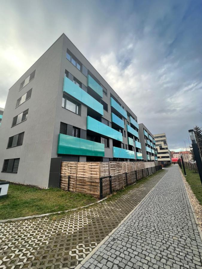 White Pearl With Parking In Holesovice Apartment *