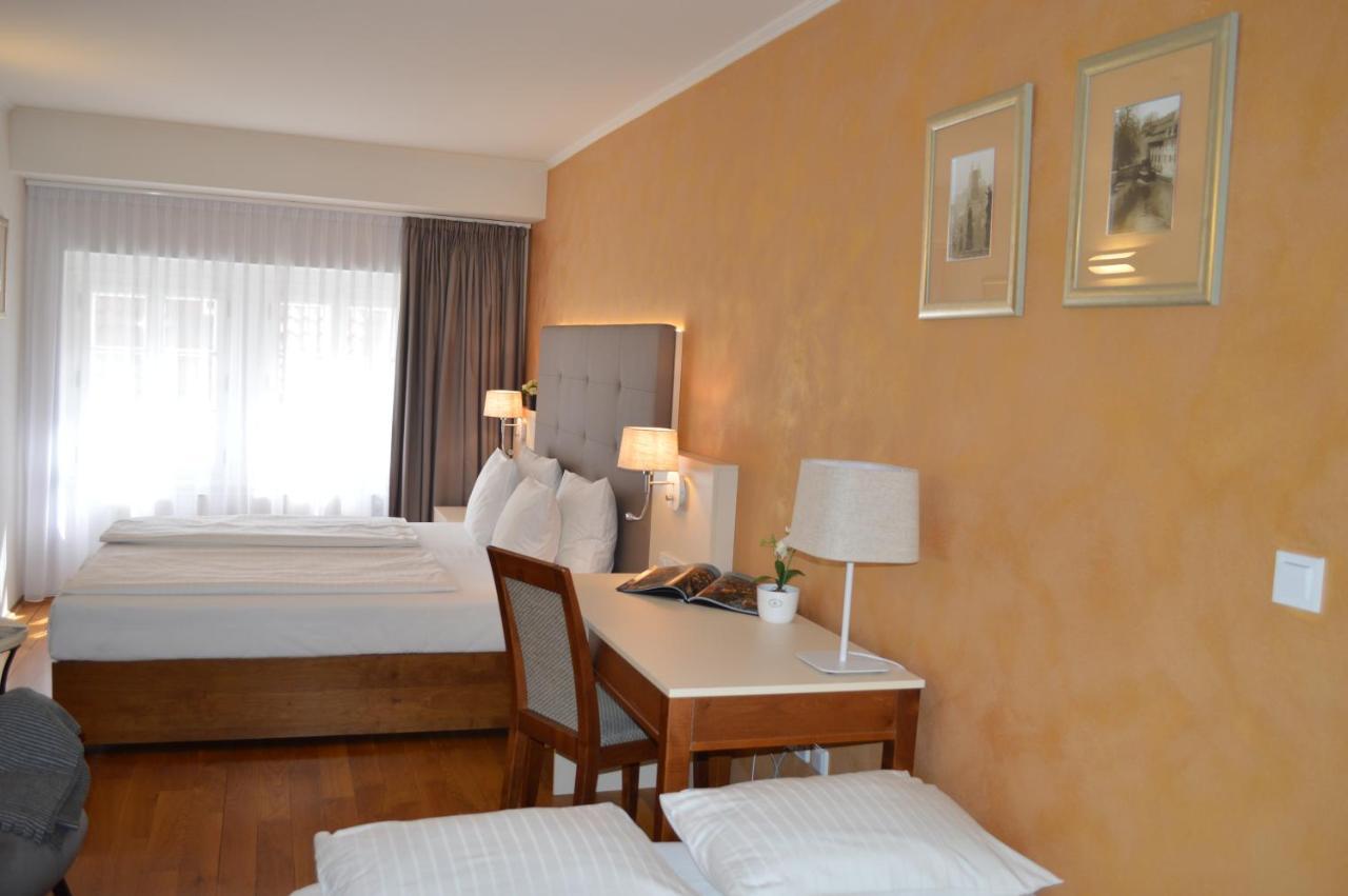 The Golden Wheel Hotell 4*