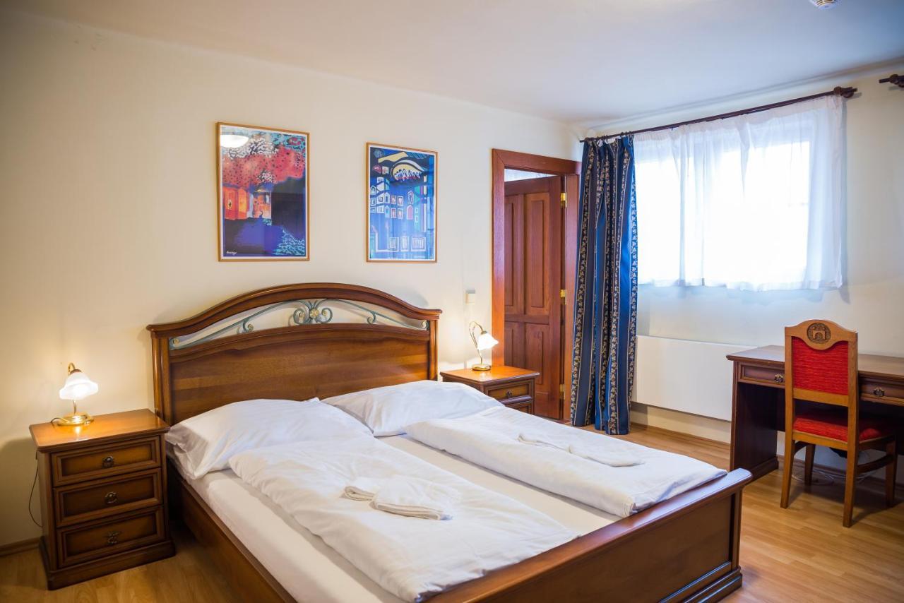 Hostel Little Quarter *
