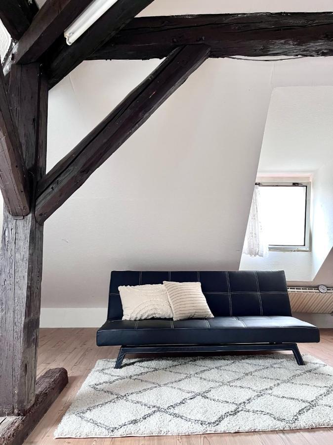 Lägenhet Loft Close To Metro Palmovka